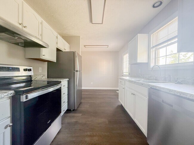 Building Photo - 480 W 4th St