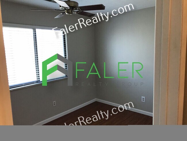 Building Photo - Beautifully Updated Second-Floor Condo