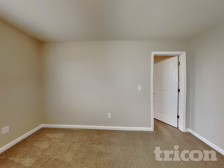 Building Photo - 144 Yadkin St