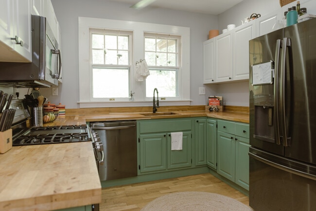 Building Photo - 1707 W 43rd St