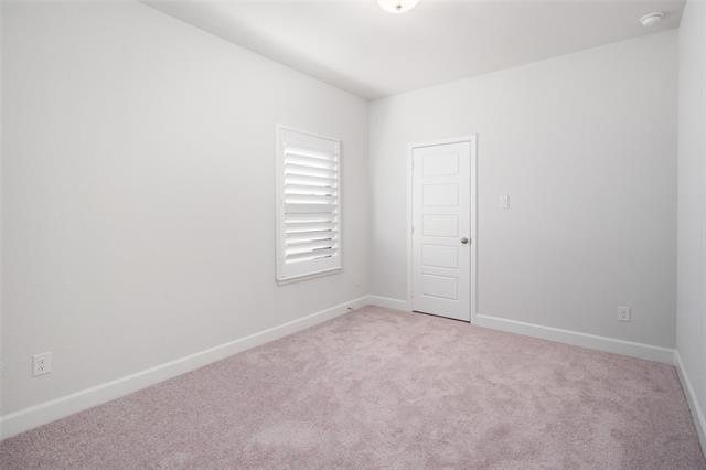 Building Photo - 9600 Acorn Ln