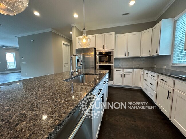 Building Photo - Beautiful 3-Story Townhome in the Heart of...