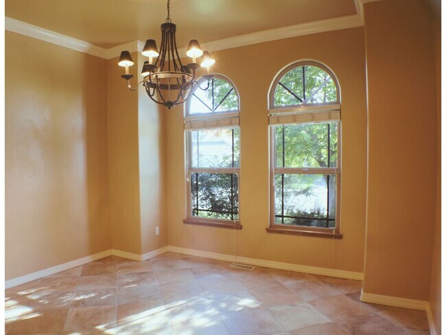 Building Photo - 303 Belden Ct