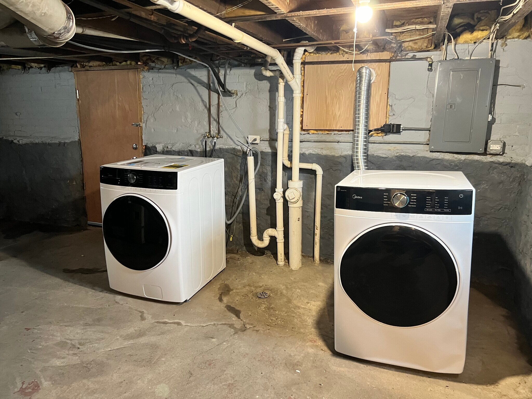 Building Photo - 811 Hagerer St