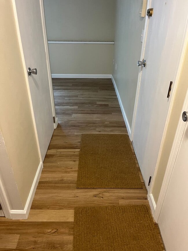 Building Photo - Bright & Sunny 2 Ba / 1 Ba Condominium