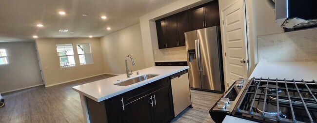 Building Photo - 40787 Melrose Dr