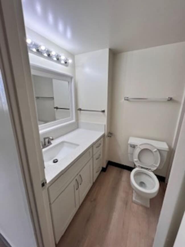 Building Photo - 2-Bedroom, 2-Bath Condo for Rent at Surfview