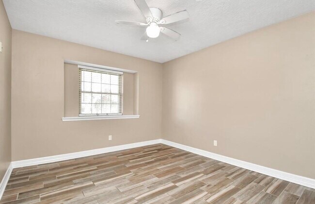 Building Photo - 701 Regency Dr