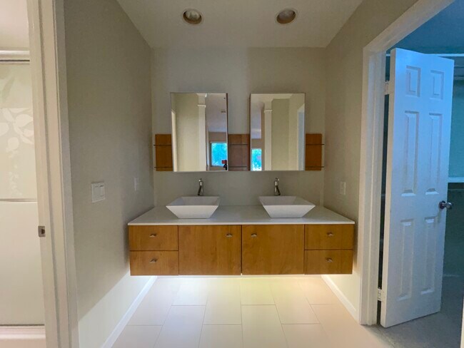 master bathroom - 4708 Park Granada Park