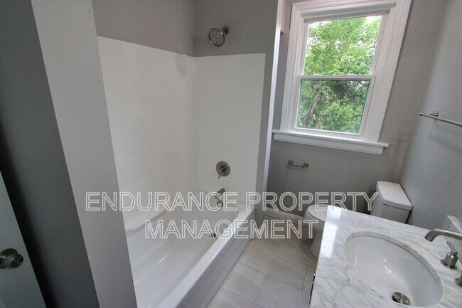 Building Photo - 22 Glen Este Pl