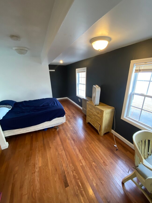 Building Photo - 68 Forest St