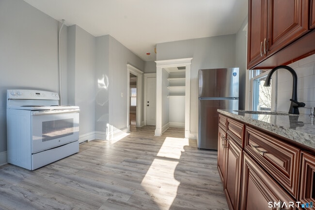 Building Photo - 94 Fairfield Ave