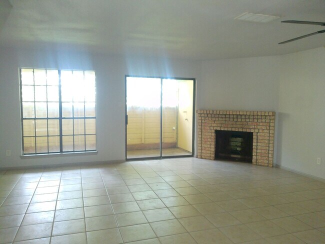 Building Photo - 2309 Capitan Dr