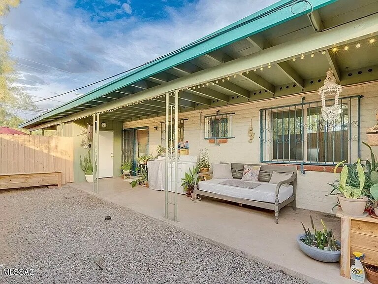 Building Photo - 3033 N Cherry Ave