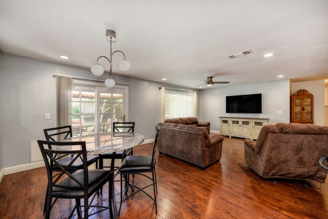 Building Photo - 8216 Baymore Way