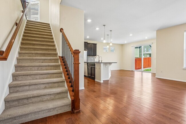 Building Photo - Luxurious Living: 2,367 Sq Ft Home with 4 Baths in Prime Location