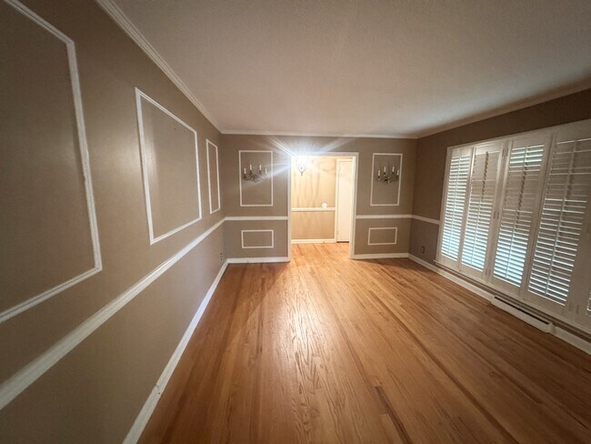 Building Photo - 1618 Cambridge Dr