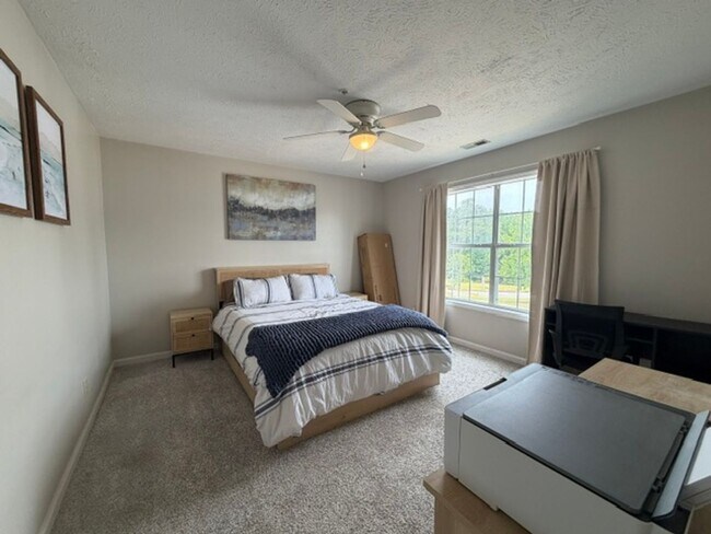 Building Photo - 200 Waterdown Dr