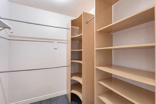 Building Photo - Elegant Single-Story Home in Desert Shores!