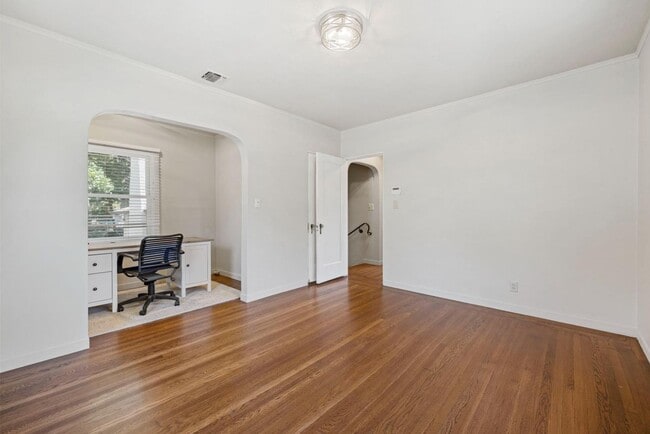 Building Photo - (POOL!) 3 bed/2 bath - 1935 Spanish Coloni...