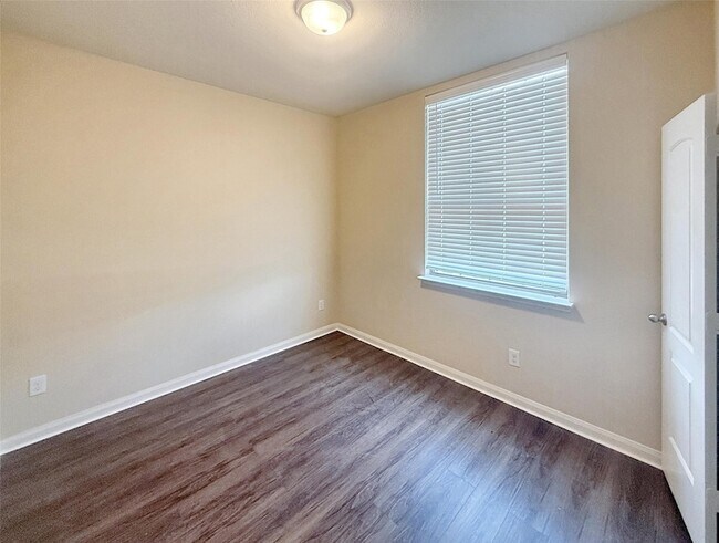 Building Photo - 1409 Park Trails Blvd