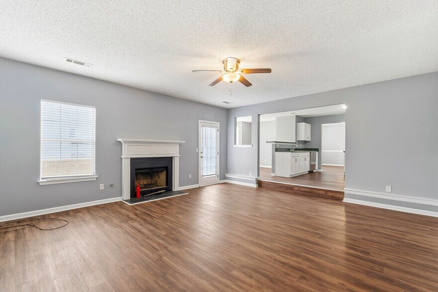 Building Photo - 11925 Spring Lake Way