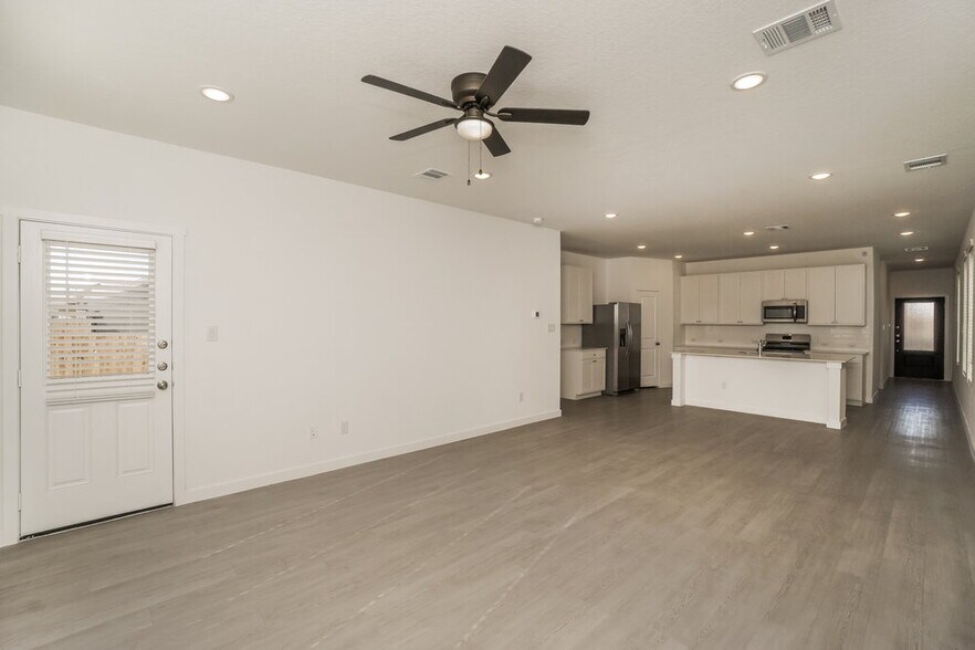 Building Photo - 15526 Crescent Pne