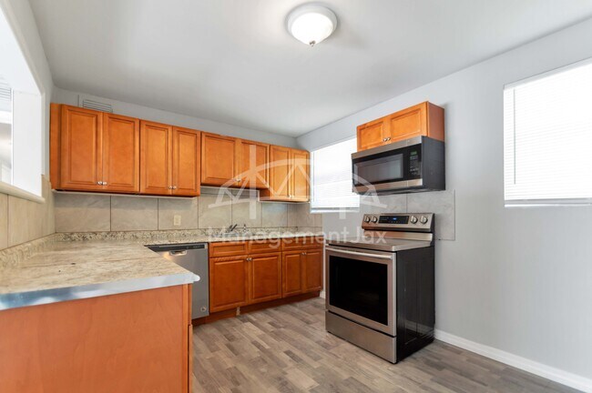 Building Photo - 6746 Helston Ct