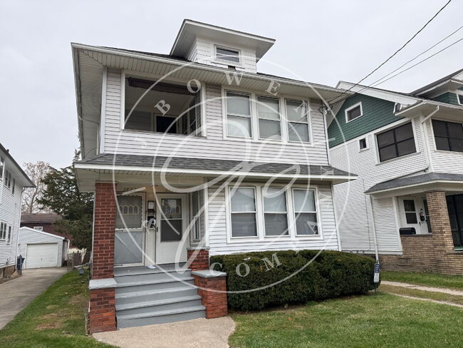 Primary Photo - "Charming 2-Bedroom upper duplex in West Toledo – Cozy Living Awaits.
