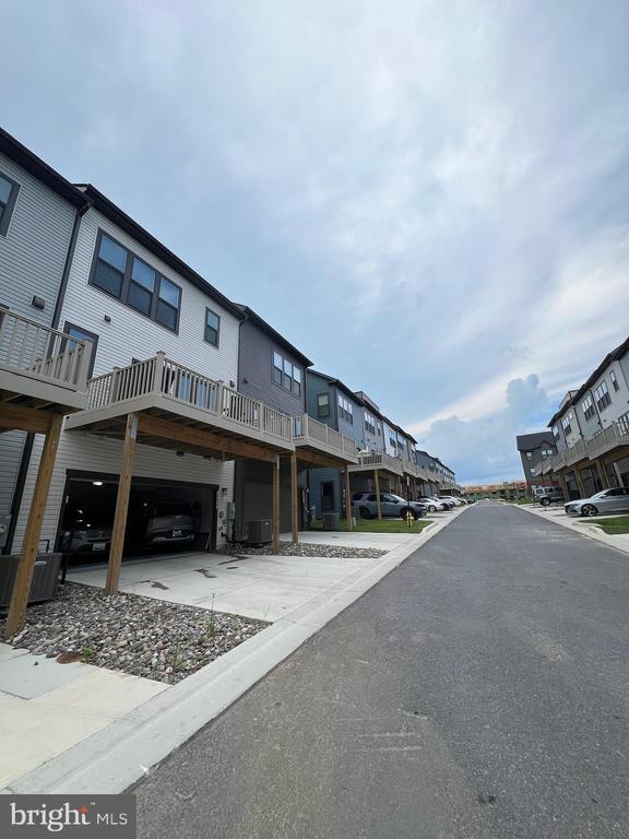 Building Photo - 236 Mainstream Dr