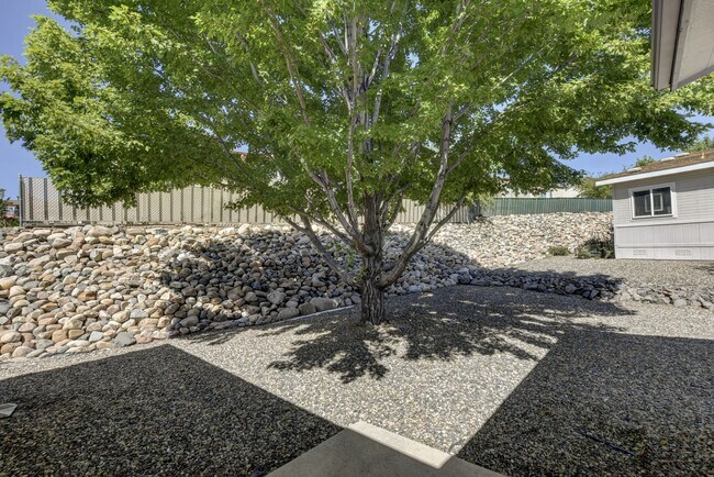 Building Photo - Beautiful 3 Bedroom in Vista Del Lago!