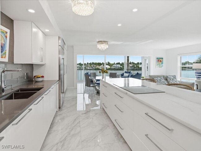 Building Photo - 2750 Gulf Shore Blvd N