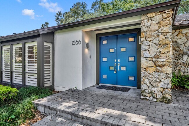 Building Photo - Waterbridge Stunner