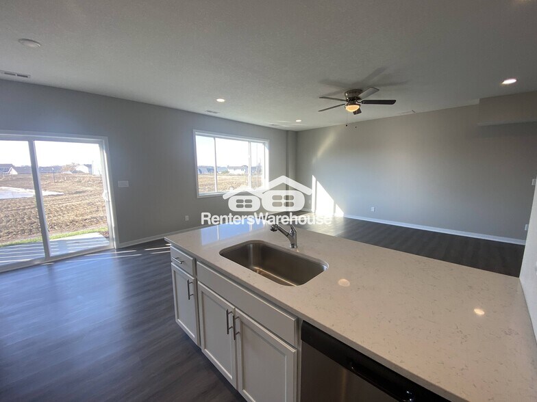 Building Photo - 7000 Lake Hill Dr