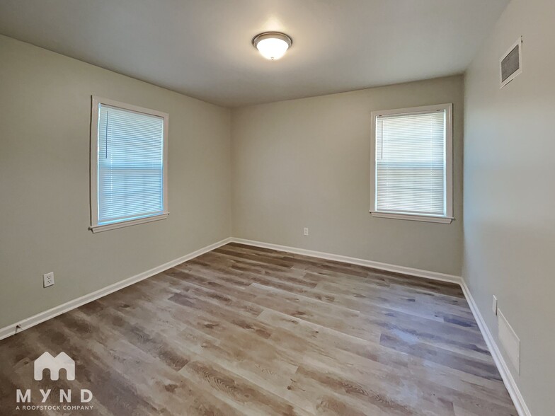Building Photo - 3996 Mountain Terrace St