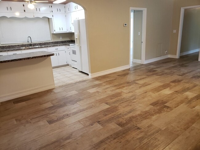 Building Photo - Gorgeous Historic 3/2 in Crystal River!!!