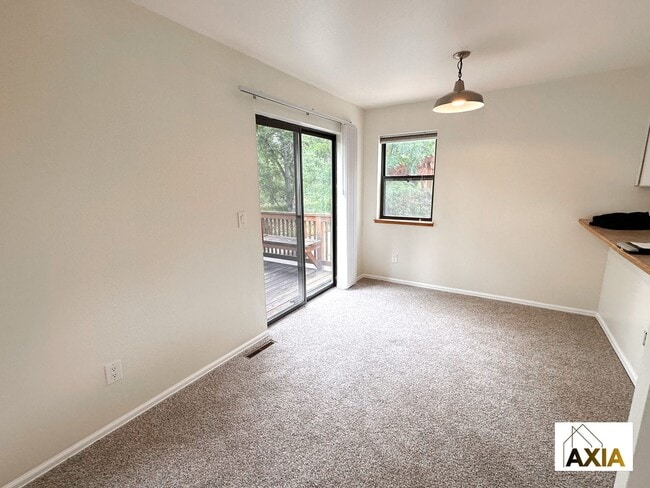 Building Photo - 4BD/2BA Fall Pre-Lease in Quiet Neighborhood!