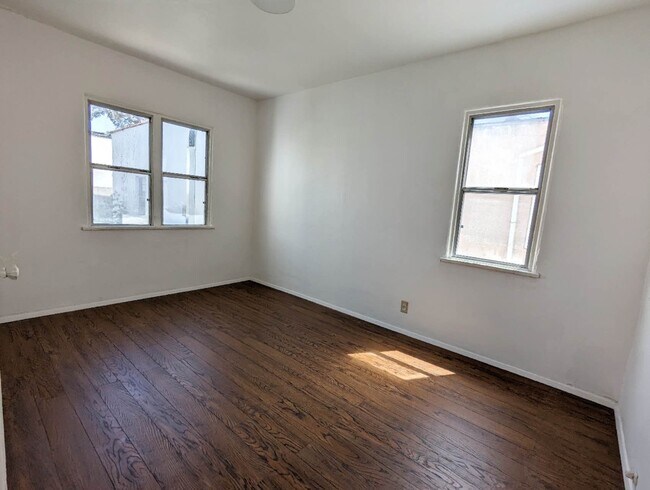 Building Photo - 4840 Ellenwood Dr