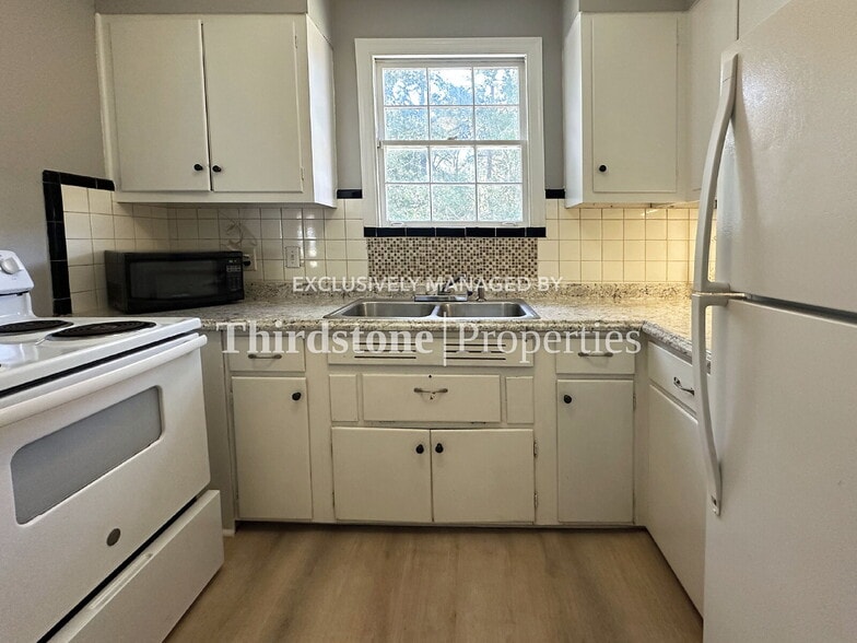 Building Photo - 1216 Hamilton St