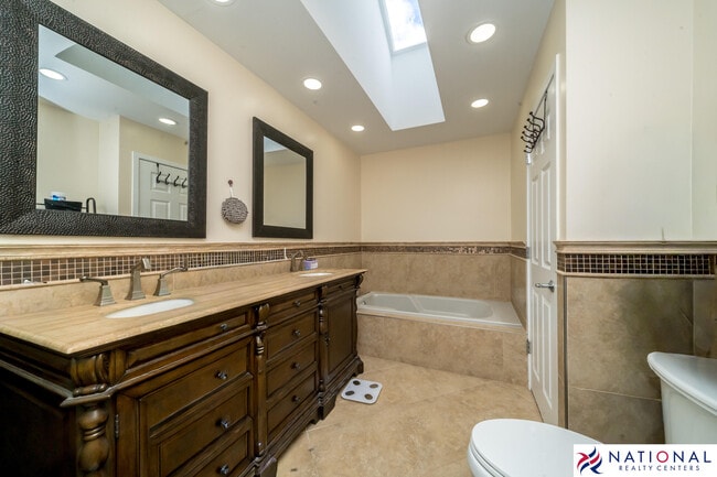 Building Photo - 37709 Glengrove Dr