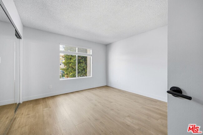 Building Photo - 1352 S Carmelina Ave