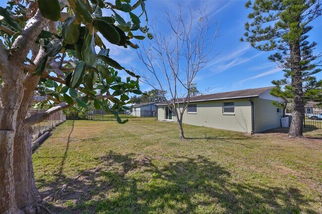 Building Photo - 6025 Florida Cir S