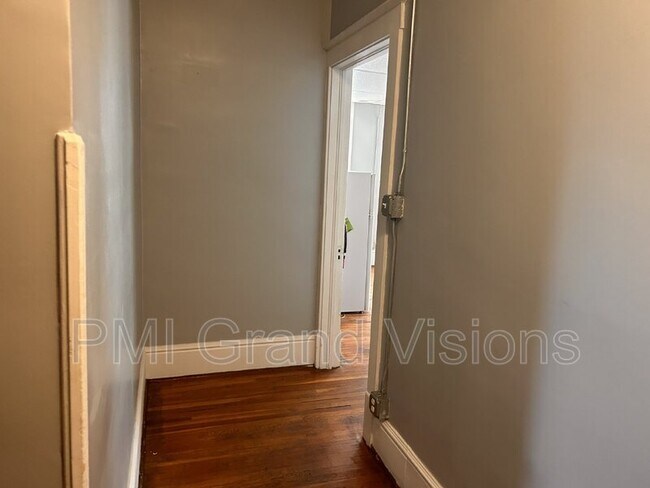 Primary Photo - 601 1/2 Monroe