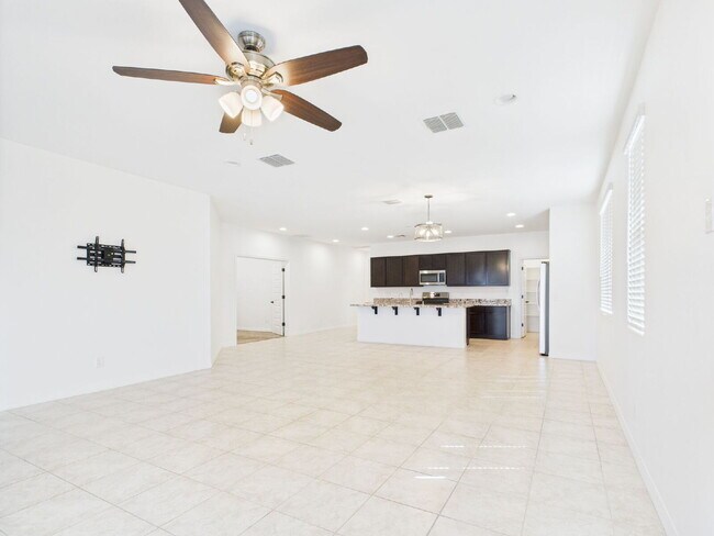 Building Photo - Resort Style Living in Estrella Mountain Ranch