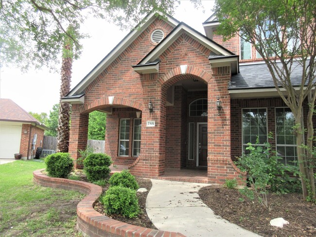 Primary Photo - Large 4-bedroom with Office in the Estates...