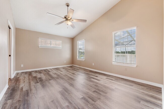 Building Photo - 1012 Lake Elsie Dr