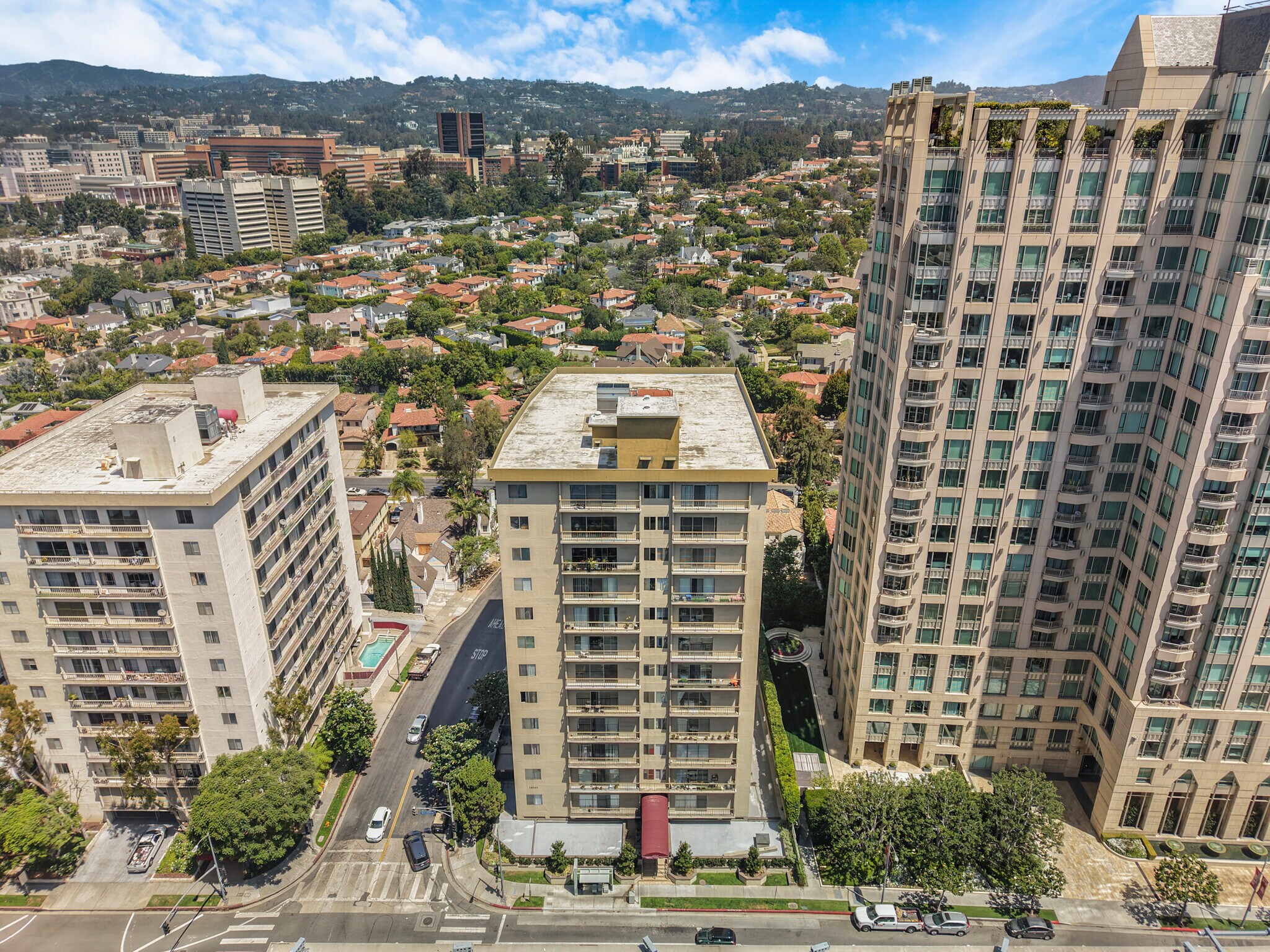Building Photo - 10747 Wilshire Blvd