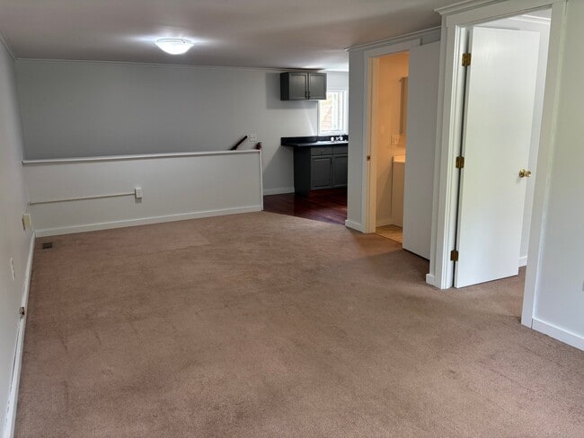 Building Photo - 975 Sanders Cir