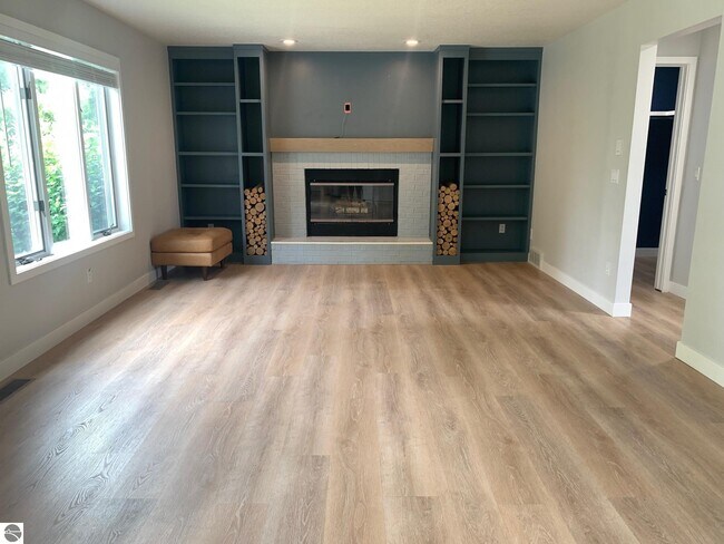 Building Photo - 1631 Eastpointe Dr