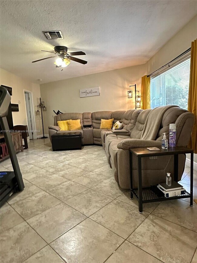 Building Photo - 1753 NE 18th St